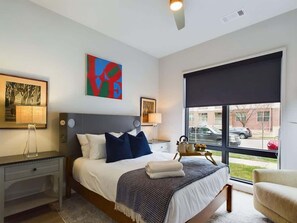 2 habitaciones, tabla de planchar con plancha, wifi y ropa de cama 