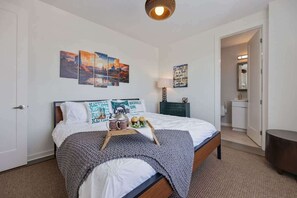 2 chambres, fer et planche à repasser, lit parapluie, Wi-Fi gratuit