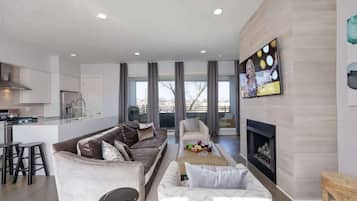 Smart TV y chimenea