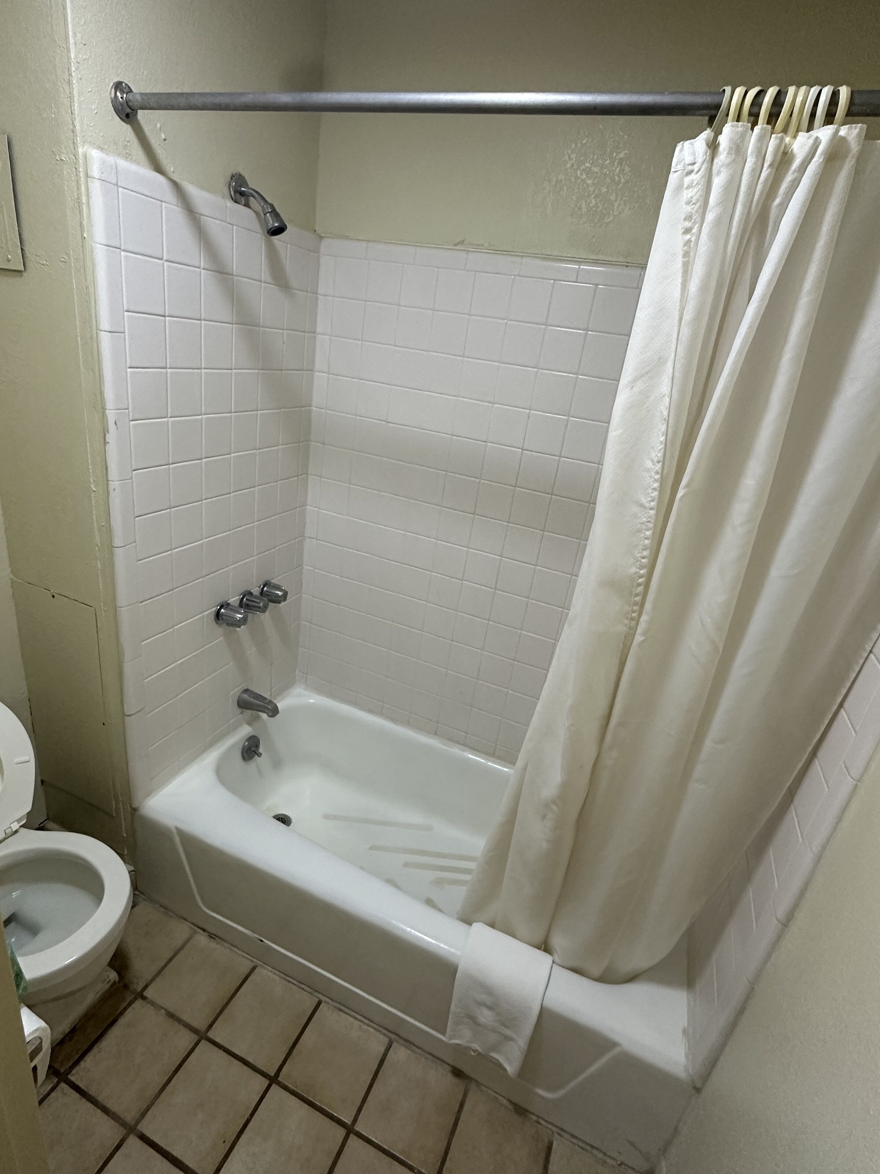 Basic Single Room | Bathroom