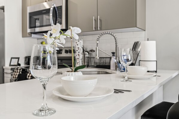 Fridge, microwave, oven, stovetop - 2BR-2BA_Luxy_Dendrobium-Oasis! Private Patio-Pet Friendly-Family Friendly (Philadelphia)