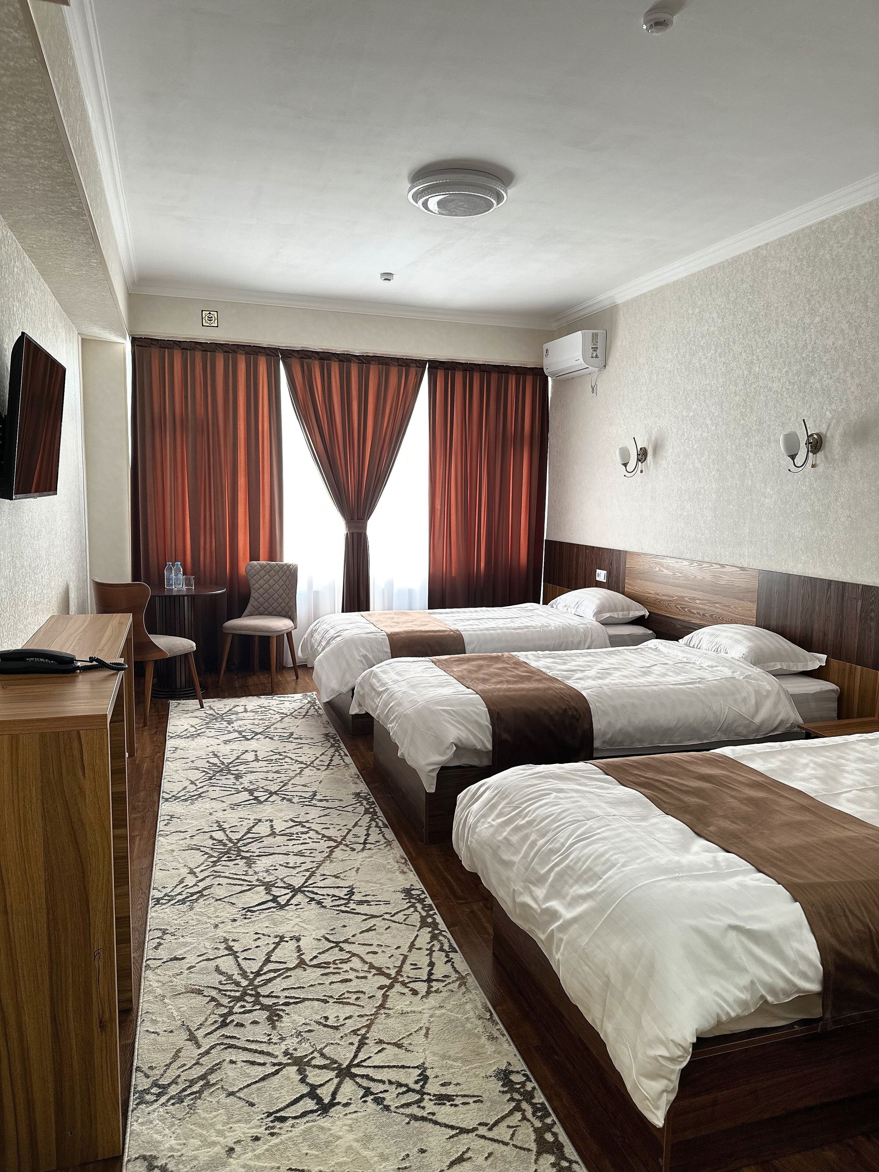 Basic Room | Desk, laptop workspace, free WiFi