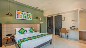 Deluxe Room | In-room safe, desk, free rollaway beds, free WiFi