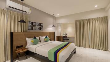 Deluxe Room | In-room safe, desk, free rollaway beds, free WiFi