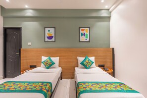 In-room safe, desk, free rollaway beds, free WiFi - Treebo Premium Vapr Ashok Nagar (Hyderabad)