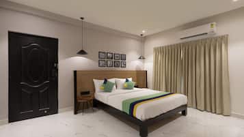 Quarto luxo | Cofres nos quartos, escrivaninha, camas extras/dobráveis