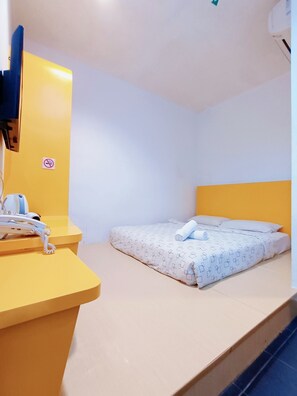 Habitación doble ejecutiva | Tabla de planchar con plancha, wifi gratis y ropa de cama 