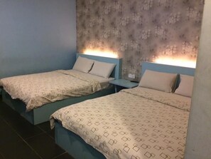 Family Quadruple Room | Iron/ironing board, free WiFi, bed sheets - Kozi Hotel - Bukit Indah (Johor Bahru)
