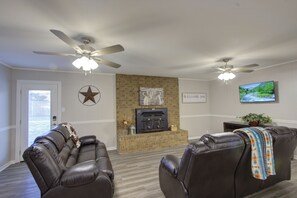 Smart TV, fireplace