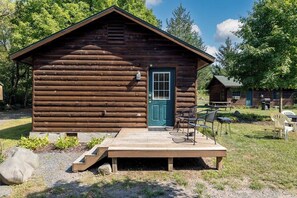 Terrace/patio - Wannigan Point Cabin #5 (Taylors Falls)