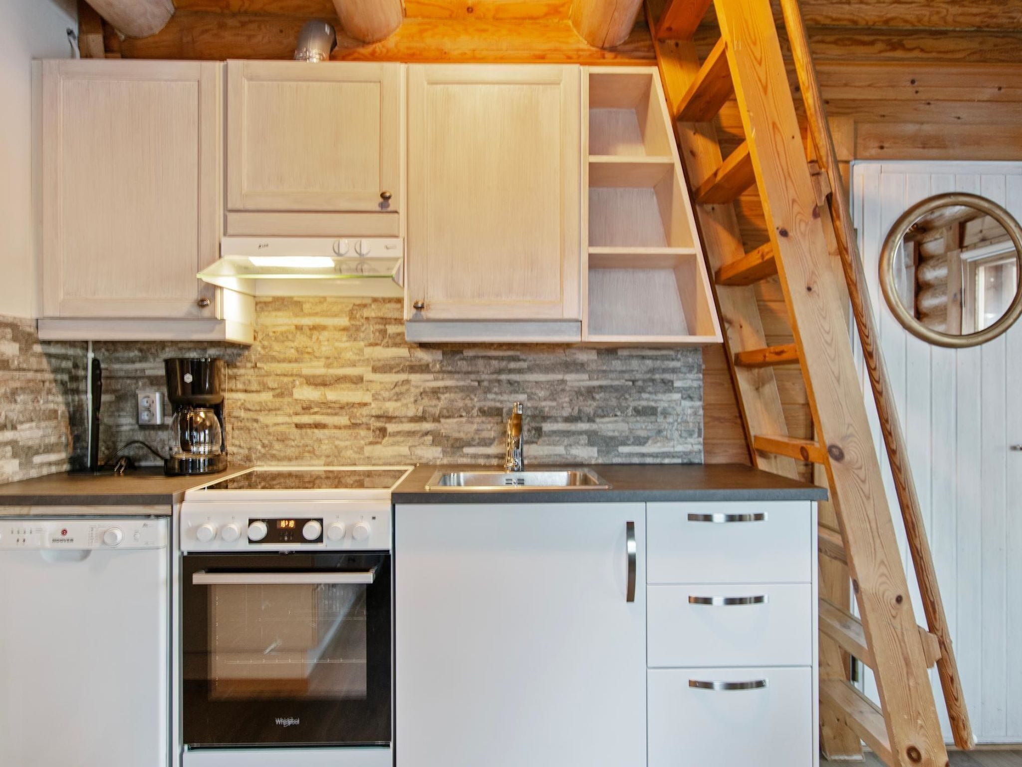 Jääkaappi, mikroaaltouuni, astianpesukone