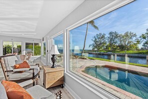 Et oppvarmet basseng