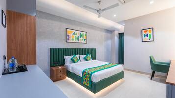 Deluxe Room | In-room safe, desk, iron/ironing board, free WiFi