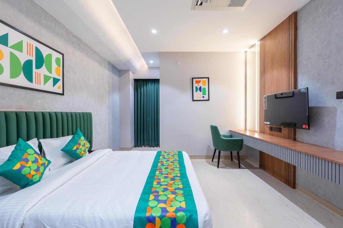 In-room safe, desk, iron/ironing board, free WiFi