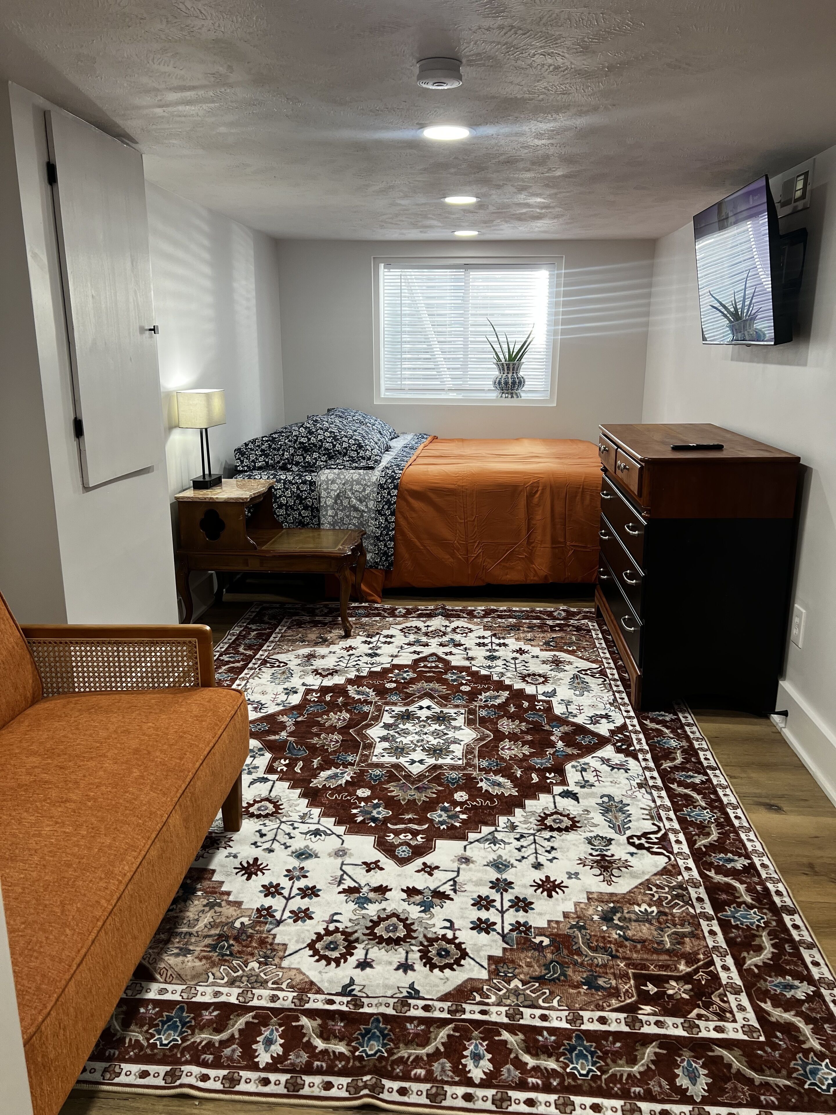 4 bedrooms, desk, iron/ironing board, free WiFi