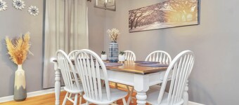Capital City Eagle's Nest - Pet Friendly - Pool Table - 6 Beds