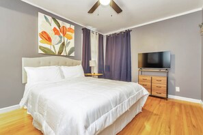 3 bedrooms, desk, iron/ironing board, travel cot - Capital City Eagle's Nest - Pet Friendly - Pool Table - 6 Beds (Montgomery)