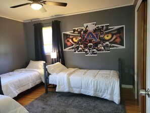 3 bedrooms, desk, iron/ironing board, travel cot