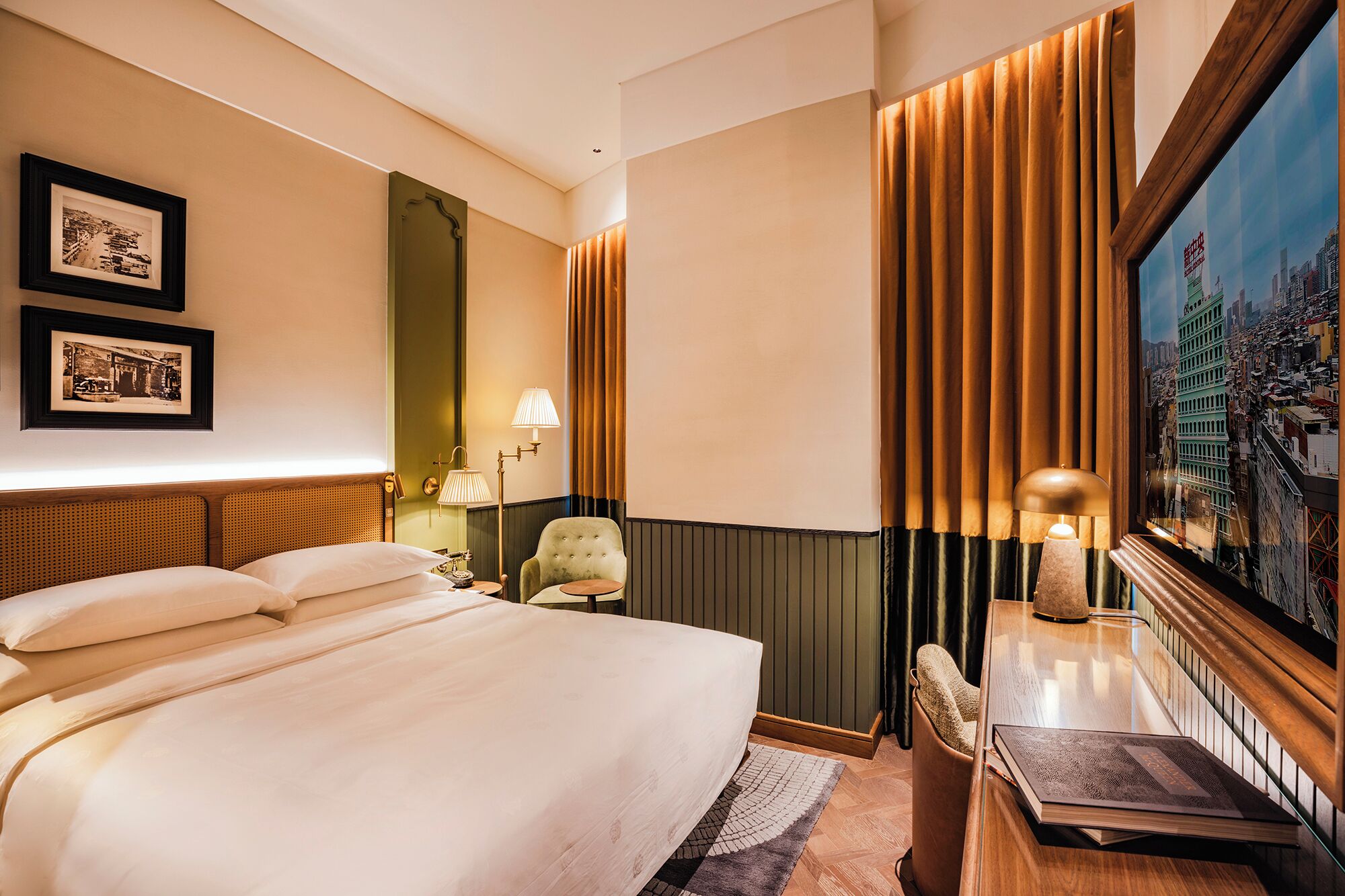 Cubrecamas, colchones con pillow-top y minibar con artículos gratuitos 