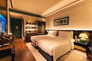 Cubrecamas, colchones con pillow-top y minibar con artículos gratuitos 