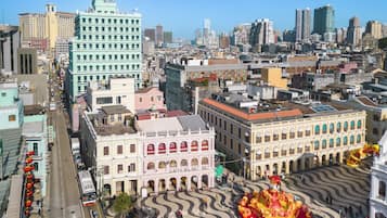 A cityscape with a prominent hotel labeled "Hotel Central" and a large decorative structure in the plaza.