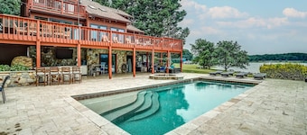 Waterfront Lakehouse-Peaceful Incredible Views. 6 bd/5 BR private side Lake Anna