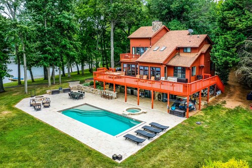 Waterfront Lakehouse-Peaceful Incredible Views. 6 bd/5 BR private side Lake Anna