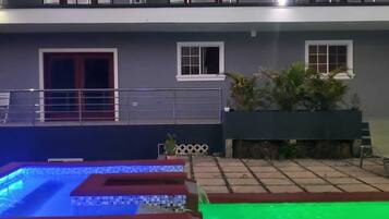 Apartamento clássico | Piscina particular