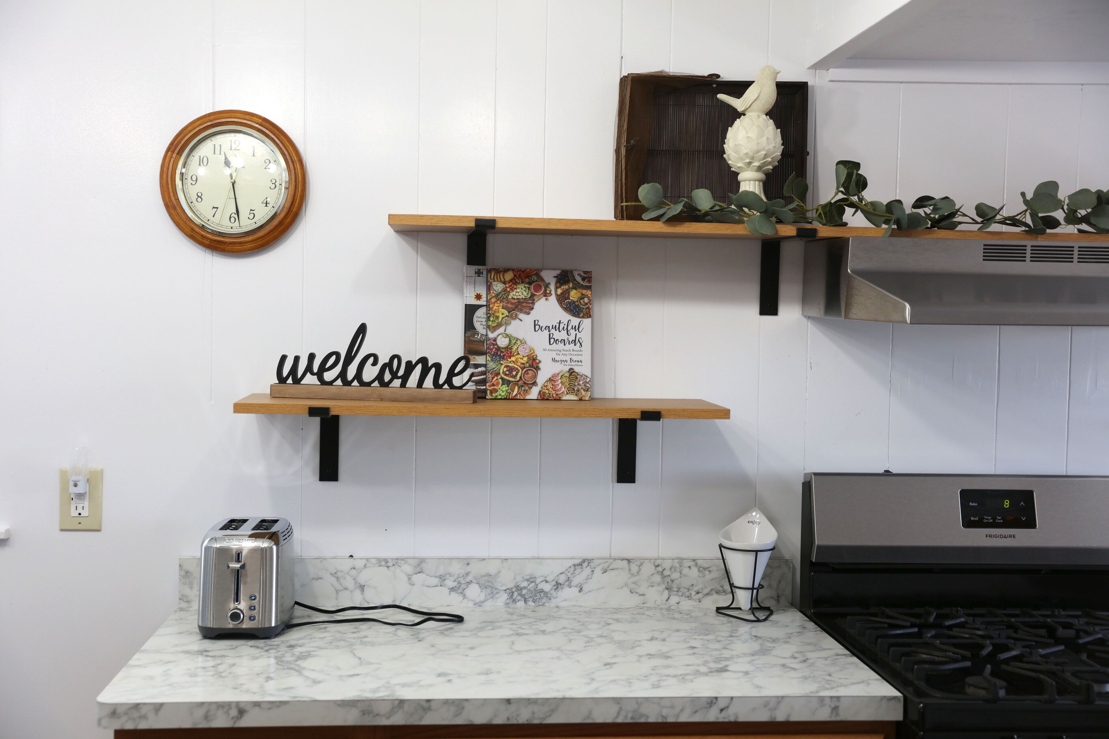 Køleskab, mikrobølgeovn, ovn, kogeplade