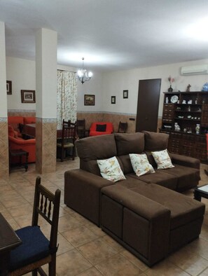 Télévision, cheminée