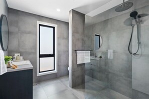 Shower, hair dryer, towels