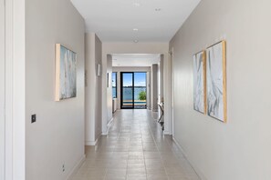 Interior - The Lakehouse on Rosemary - Private Jetty (Yarrawonga)