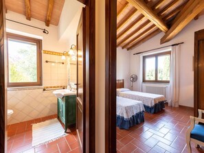 Bathroom - Nice apartment in villa with private pool, WIFI, hot tub, TV, patio, pets allowed, panoramic view (Manciano)