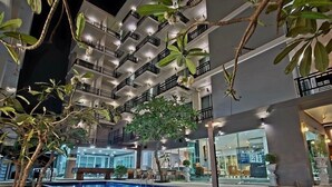 Reception - LHC HOTEL AND RESORT (Pattaya)