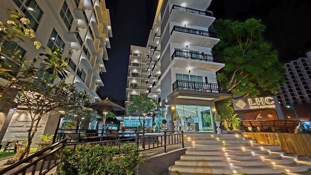 Reception - LHC HOTEL AND RESORT (Pattaya)
