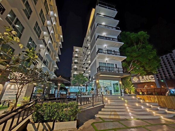 ฝ่ายต้อนรับ