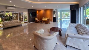 Reception - LHC HOTEL AND RESORT (Pattaya)