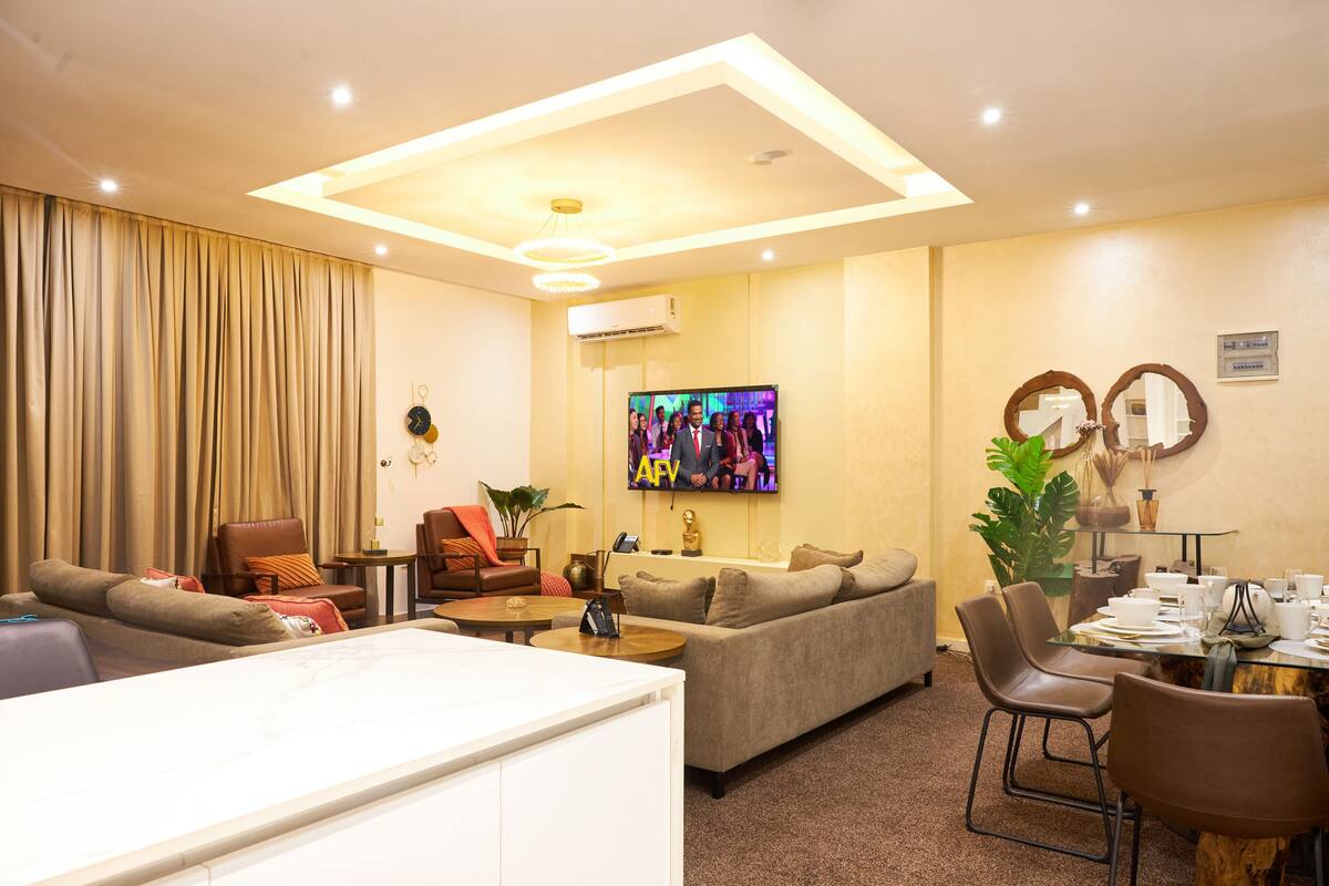 Căn hộ Superior, 2 phòng ngủ | Khu phòng khách | Smart TV 