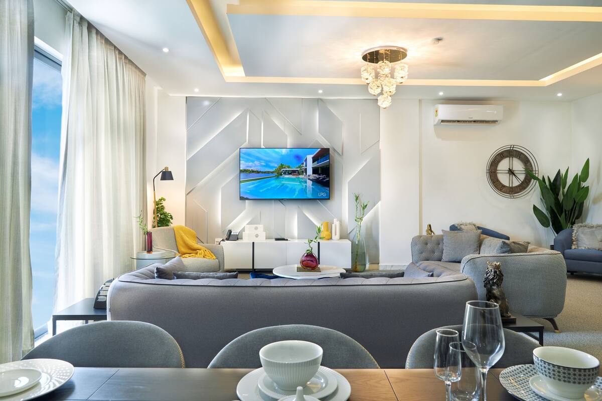 Căn hộ Deluxe, 2 phòng ngủ | Khu phòng khách | Smart TV 