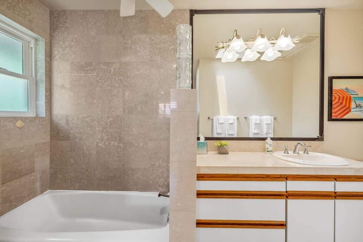 Tub in Master Bath