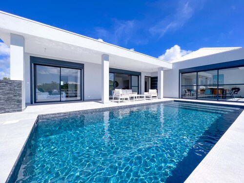 Luxury Villa · Saint-François · Beach Access