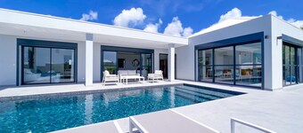 Luxury Villa · Saint-François · Beach Access