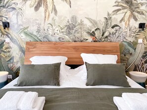 4 chambres, coffres-forts dans les chambres, fer et planche à repasser