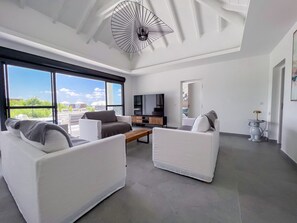 Fernseher, Tischfußball