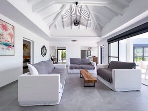 Fernseher, Tischfußball