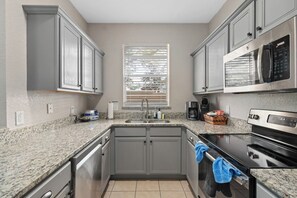Fridge, microwave, oven, stovetop - Star Wars Retreat at Regal Palms | Sage Vacations (Davenport)