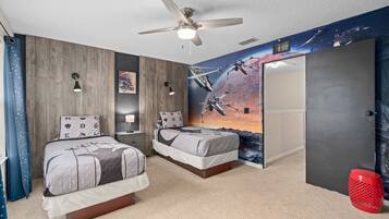 3 slaapkamers, een bureau, een strijkplank/strijkijzer, reisbedje