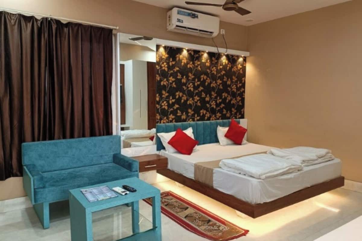 Executive Double Room | Laptop workspace, iron/ironing board (on request), WiFi (free)