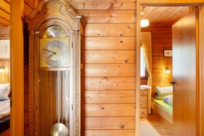 2 bedrooms, free WiFi, bed sheets - Holiday home 'Grashäusl' with mountain views and private terrace (Grainau)