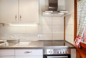 Réfrigérateur, four, plaque de cuisson, lave-vaisselle